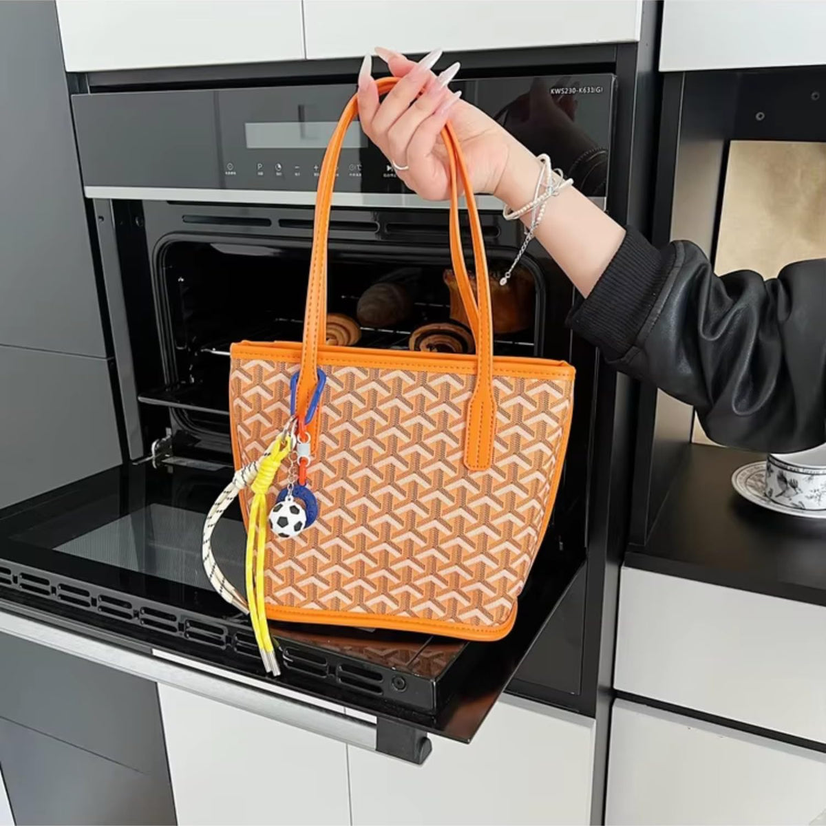 Luxury Collection Designer Women's Handbag Tote ‚Äì Geometric Print PU Leather with Zipper Closure