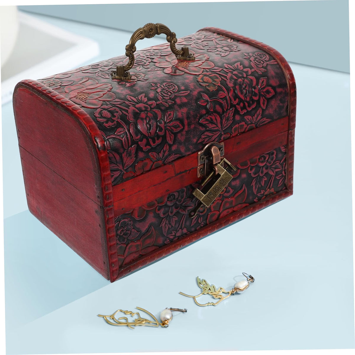 Vintage Jewelry Box Wooden Treasure Chest with Padlock Handle Desktop Storage for Bracelets and Sundries, Compact Sturdy Design, Birthday and New Year Gift Use