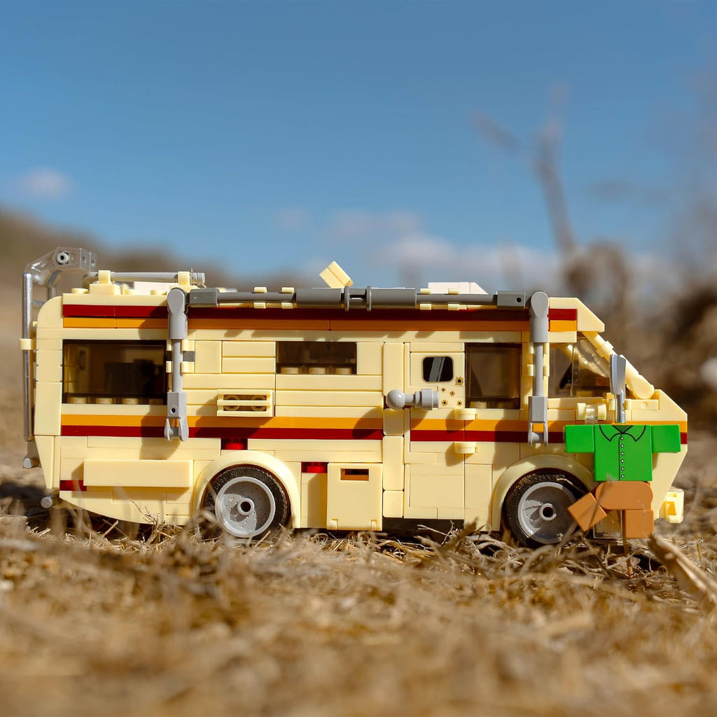 Breaking Bad RV Building Kit, 477-Piece Walter White Camper Van with Lab Interior