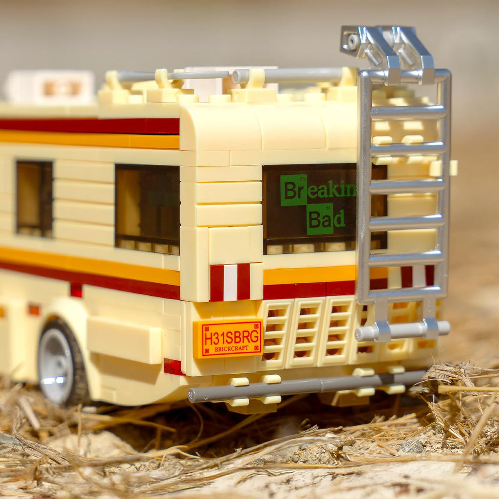 Breaking Bad RV Building Kit, 477-Piece Walter White Camper Van with Lab Interior