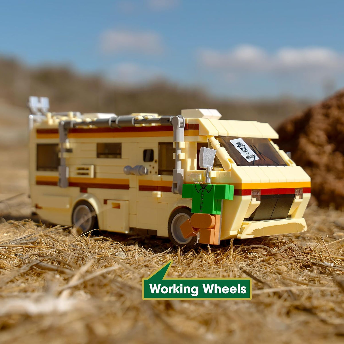 Breaking Bad RV Building Kit, 477-Piece Walter White Camper Van with Lab Interior